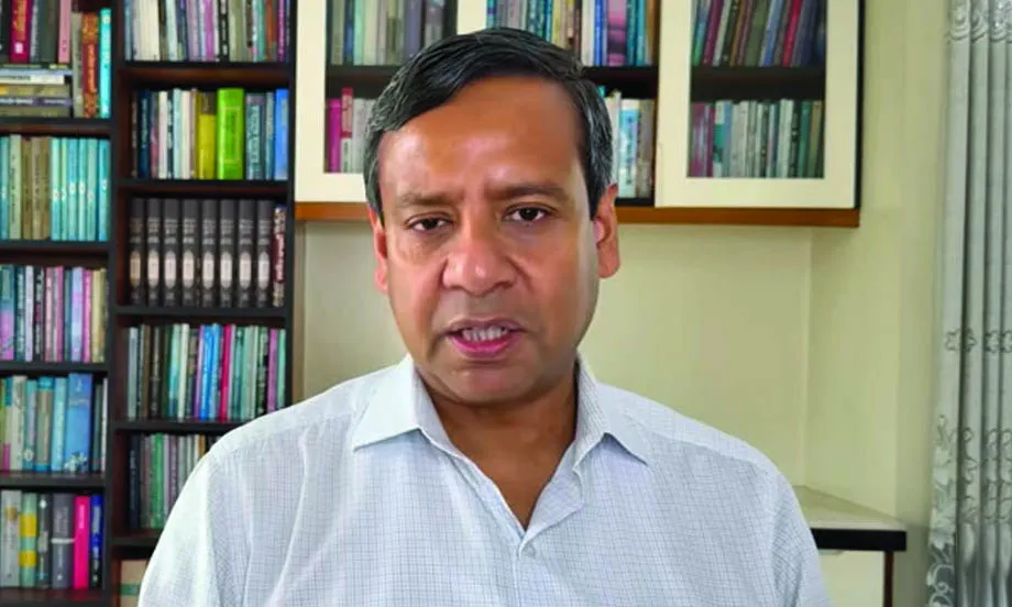 আঙ্গুল বাঁকা করে ঘি খাওয়ার হুমকিতে তুমুল বিতর্ক : রনি